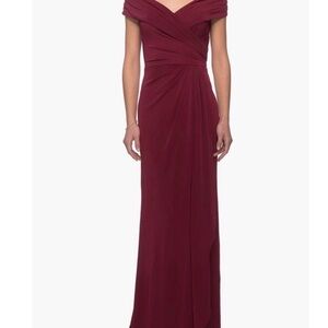 NWT Size 8 La Femme 25206 women’s elegant Burgundy Off-Shoulder Evening Gown